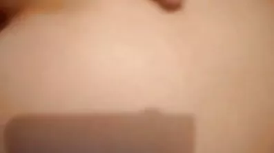 Попасто-грудаста красуня домашне порно відео