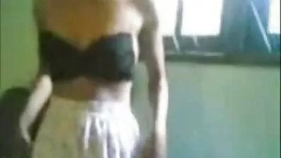 Приголомшливу відео про секс в школі покоївку трахнули під час прибирання