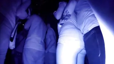 Блондинка на порно відео скачати гойдалках мастурбує милу нірку