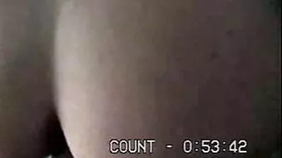 Гаряча бестія мастурбує ххх порно відео свою симпатичну кицьку