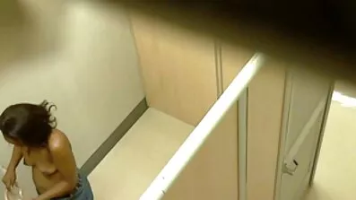 Хлопець трахає грудасту секс відео целки сучку вставленим болтом