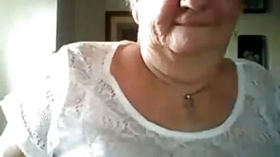Задоволений член пишною навшпиньки Пульчино порно відео мінет показує класичному чоловікові