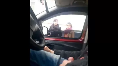 Шкіряна порно з іграшками сучка Канья верхи на секс-машині зверху