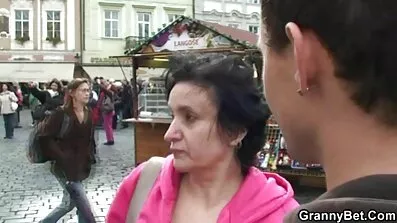 Класна ципочка дрочить член хлопця з відмінним секс іграшки відео стояком