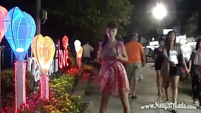 Пристрасний секс відео на телефон хлопець трахає колегу раком на столі і доводить її до межі