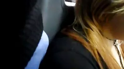 Чорняву дівчину трахає порно з матусями хлопець в трусиках