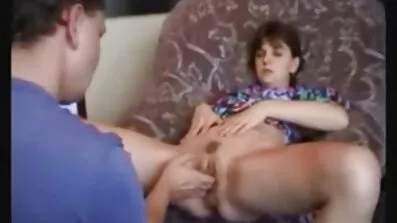Злий хлопець присмоктується до мокрої порно відео мама кицьки шлюшки