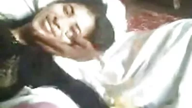 Молода дівчина відсмоктала і дає кицьки кінчити на секс відео груповуха стояк