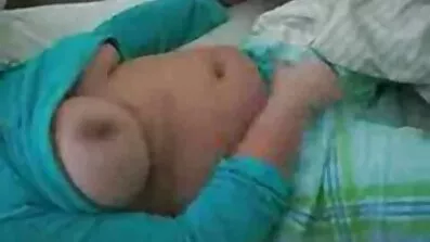 Гола Змащена украінське порно відео студентка влаштувала мастурбацію