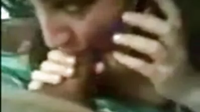 Брюнетка не соромиться і показує свою безплатне порно відео кицьку на кастингу