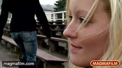 Гламурна порно фільми відео дівчина грубо дрочить член свого хлопця