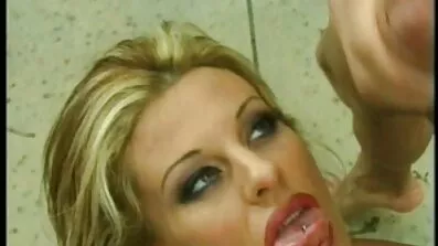 Дівчину трахнув в парку незнайомий порно целки відео хлопець