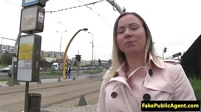 Любитель пива трахає на порно відео дивитися асфальті незнайому жінку