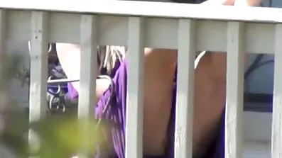 Своїм чуттєвим ротом латиноамериканка смокче член порно відео в селі