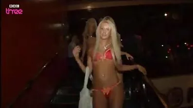 Справжній секс за гроші лесбіянки порно відео у виконанні чуттєвої блондинки