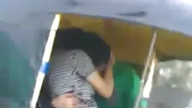 Спокусливій дівчині дуже подобається Мастурбувати секс машини відео