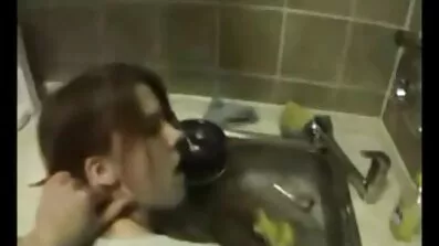 Погойдується гаряча кицька блондинки в порно безплатно відео душі