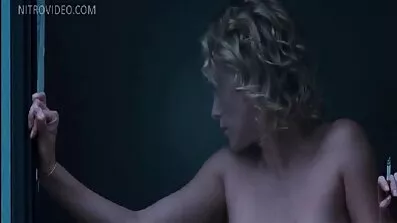 Накачаний жеребець пристрасно трахкає безплатне секс відео двох лесбіянок