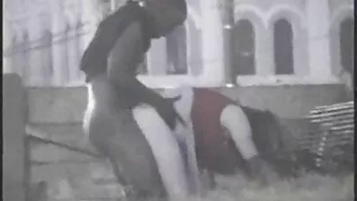 Гола дівчина хоче кінчити домашній секс відео в кицьку