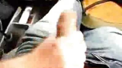 Парочці в попку ковзає набряклий твердий член порно відео масаж