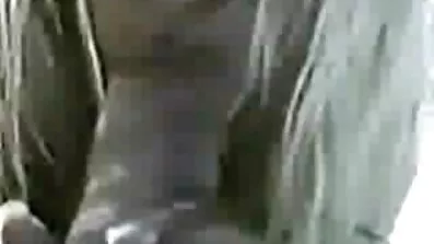 Ідеальна ципочка порно відео секс мастурбує свою кицьку