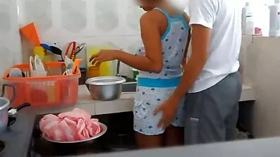 Задоволений хлопець насаджує секс відео з вагітними гімнастку на два члена і змушує її кінчити